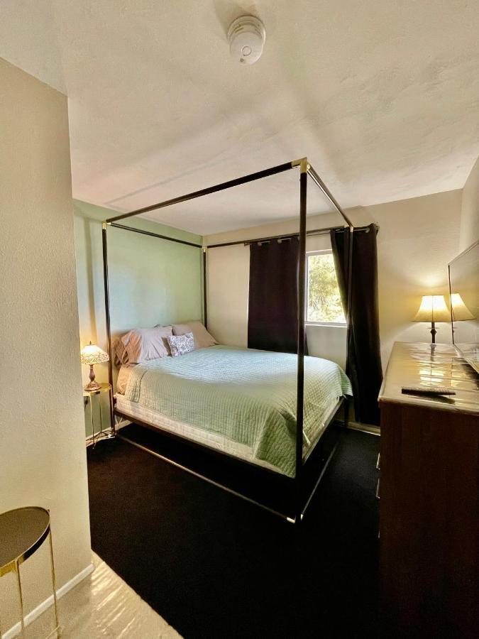 Urban Las Vegas Colonial In The Heart Of Vegas Villa Екстериор снимка